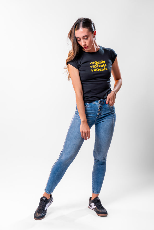 Camiseta negra "VALIENTE" Veintidós | Actitud y Fuerza