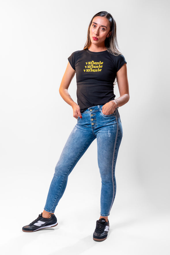 Camiseta negra "VALIENTE" Veintidós | Actitud y Fuerza