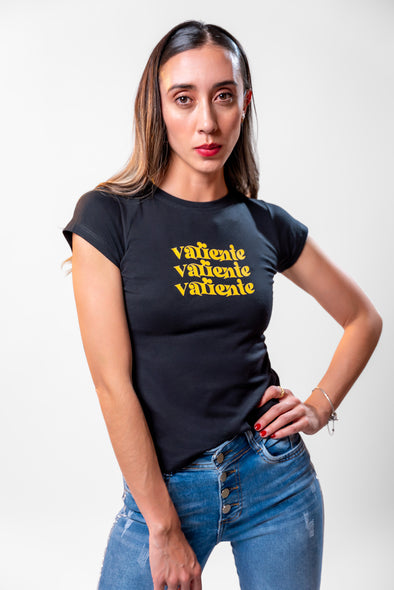 Camiseta negra "VALIENTE" Veintidós | Actitud y Fuerza