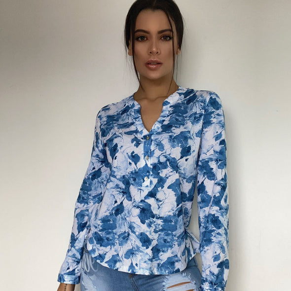 Blusa estampada cuello en V