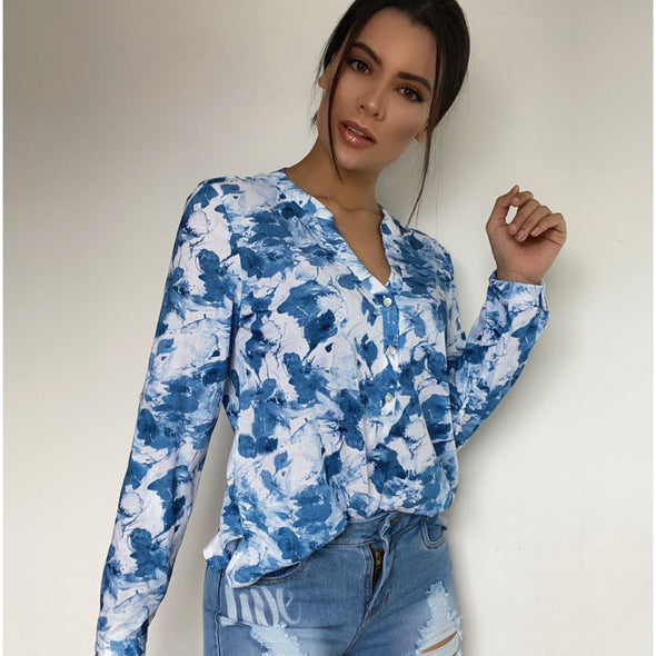 Blusa estampada cuello en V